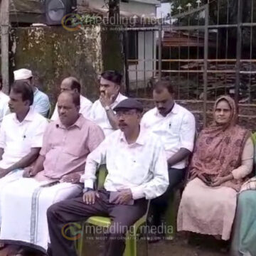 ജനപ്രതിനിധികളുടെ പ്രതിഷേധ ഒപ്പു മതിൽ