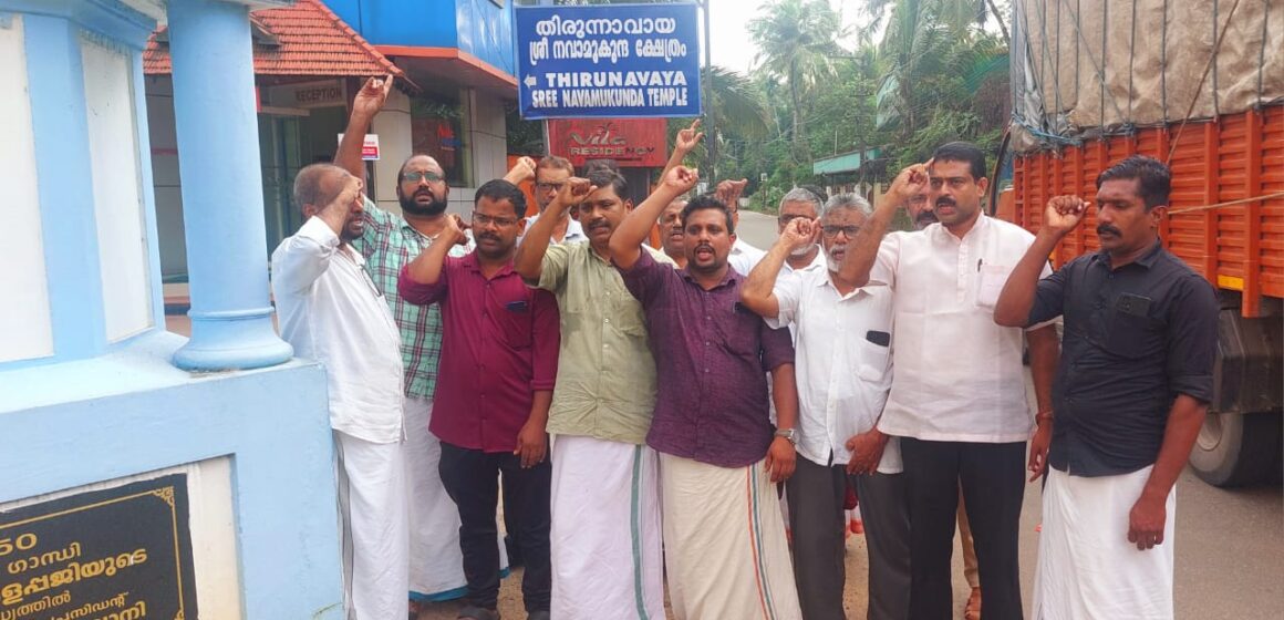 സമര പന്തൽ പുനർ നിർമിക്കുന്നത് വിലക്കിയ അധികൃതർക്കെതിരെ പ്രതിഷേധം