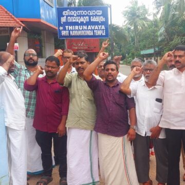 സമര പന്തൽ പുനർ നിർമിക്കുന്നത് വിലക്കിയ അധികൃതർക്കെതിരെ പ്രതിഷേധം