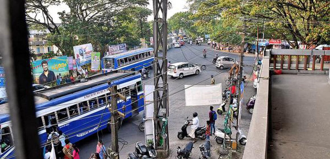 എച്ച്. എം.ടി ജംഗ്ഷനിലെ ട്രാഫിക് പരിഷ്കാരം തത്ക്കാലമില്ല