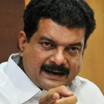 മുഖ്യമന്ത്രിക്കെതിരെ പ്രവർത്തിക്കുന്നവർ പോലീസ് സേനയിൽ