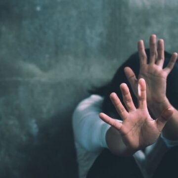 ഉന്നത പോലീസ് ഉദ്യോഗസ്ഥർ പീഡിപ്പിച്ചതായി യുവതിയുടെ വെളിപ്പെടുത്തൽ