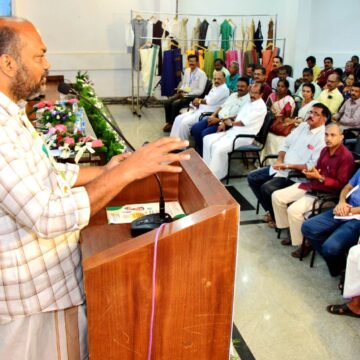 കൈത്തറിയിൽ പുതിയ ഡിസൈനുകൾ വേണം:  പി രാജീവ്