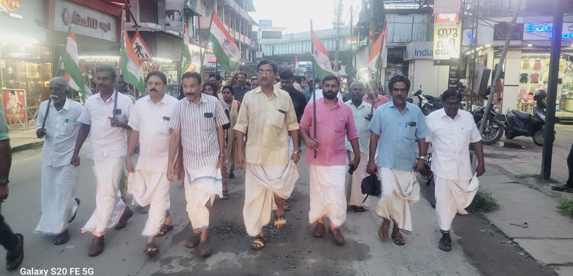 എഡിഎമ്മിന്റെ മരണം കൊലക്കുറ്റത്തിന് കേസ് എടുക്കണം: കോൺഗ്രസ്