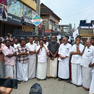 പോലീസ് സ്റ്റേഷൻ മാർച്ച് നടത്തി