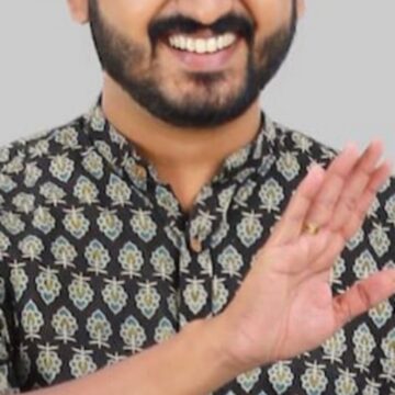 വിജയ രഥത്തിലേറി 