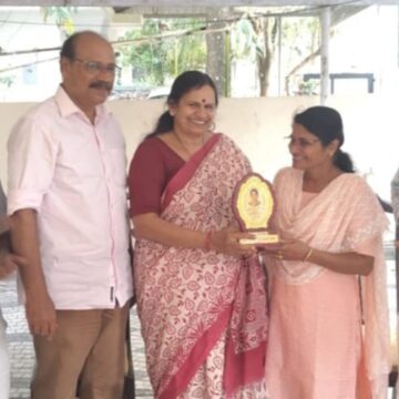 ജനകീയ യാത്രയയ്പ്പ് നൽകി