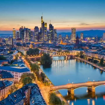 ഇരും കൈയും നീട്ടി ജര്‍മനി വിളിക്കുന്നു