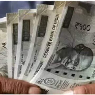 ക്ഷേമപെൻഷനുണ്ട് ബിഎംഡബ്ല്യൂവുമുണ്ട്..!