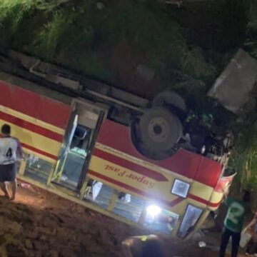 കെഎസ്ആർടിസി ബസ് മറിഞ്ഞ് 43ഓളം പേർക്ക് പരിക്ക്