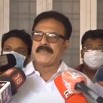 കേക്ക് കഴിച്ചെന്നുവച്ച് ആ പ്രസ്ഥാനത്തിലേക്ക് പോകില്ല