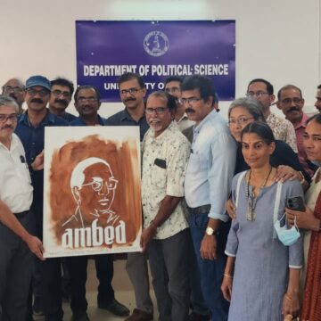 ബി ആർ അംബേദ്കർ ചിത്രങ്ങൾ കാലിക്കറ്റ് സർവകലാ ശാലക്ക് കൈമാറി :