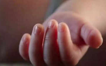 പിസ്തയുടെ തോട് തൊണ്ടയില്‍ കുരുങ്ങി കുട്ടി മരിച്ചു