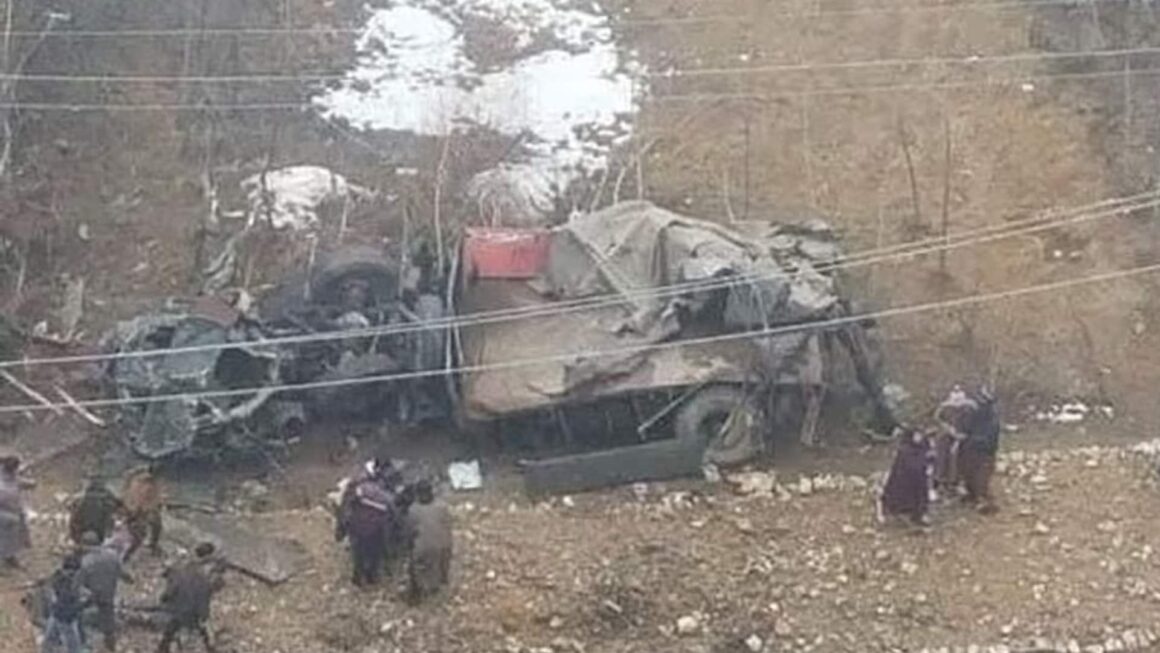 സൈനിക ട്രക്ക് നിയന്ത്രണംവിട്ട്  മറിഞ്ഞ് 4 സൈനികർക്ക് വീരമൃത്യു