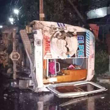 രോഗിയുമായി പോയ ആംബുലന്‍സ് ലോറിയുമായി കൂട്ടിയിടിച്ച് 2പേർ മരിച്ചു