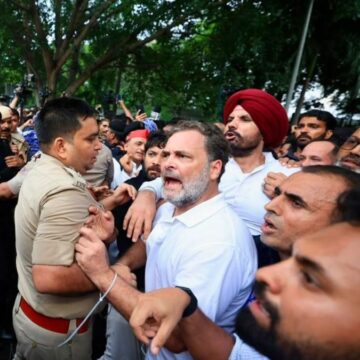 rahul-gandhi-protest-Congress-1 (1) ജനാധിപത്യത്തിലെ പ്രതിപക്ഷ ശബ്ദവും ഭരണകൂട അടിച്ചമർത്തലും